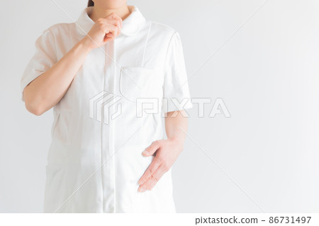 Working pregnant women think copy space 86731497