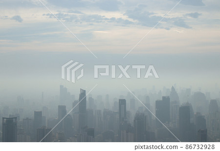 PM 2.5 fog and dust in a city crowded with buildings. 86732928