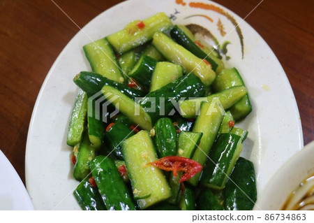 醃製的小黃瓜 綠色蔬菜 涼拌小菜 86734863