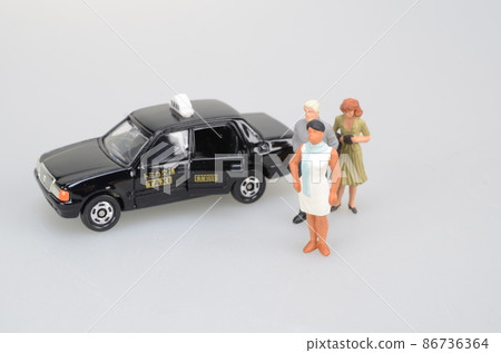 small human figure and a taxi 86736364