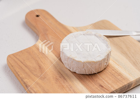 Camembert cheese 86737611
