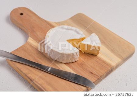 Camembert cheese 86737623