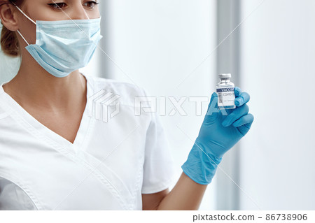 Female doctor holding COVID-19 vaccine in hand. Healthcare And Medical concept. 86738906