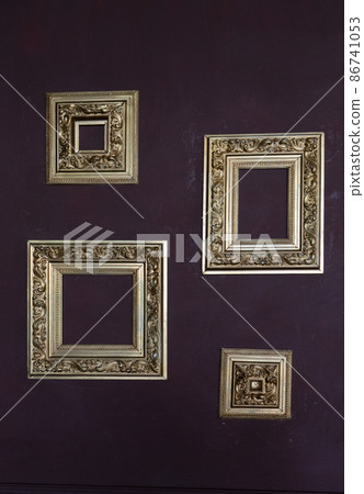 Set of frames 86741053