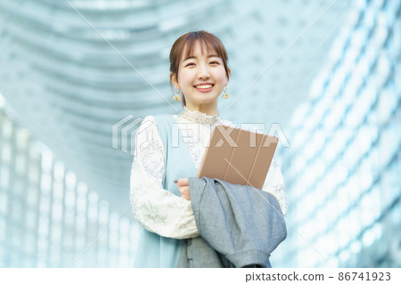 Young lady's portrait 86741923