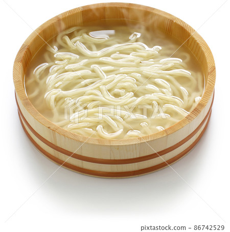 Udon noodle with fried noodles 86742529