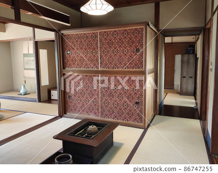 Hayashi Fumiko Memorial Hall, Japanese-style cotton chest of drawers [Shinjuku-ku, Tokyo] 86747255