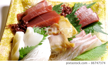 Assorted sashimi 86747374