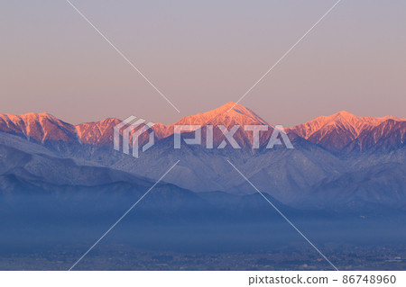 早晨發光的北阿爾卑斯山 早晨發光的北阿爾卑斯山 86748960