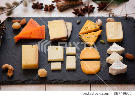 一口大小的奶酪 86749603