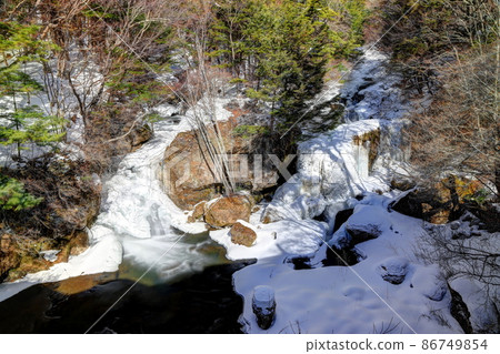 冬天冠瀑布 86749854