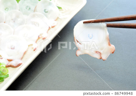 Thin octopus 86749948
