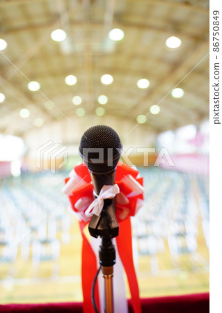 入學典禮，畢業典禮，男孩的麥克風 86750849