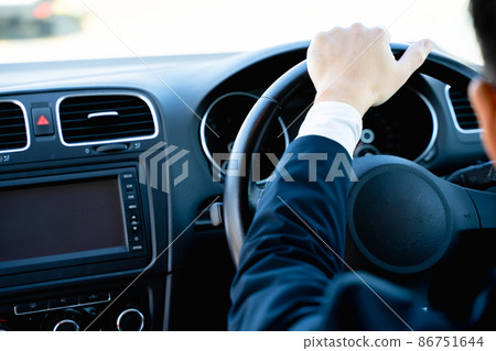 Businessman driving 86751644