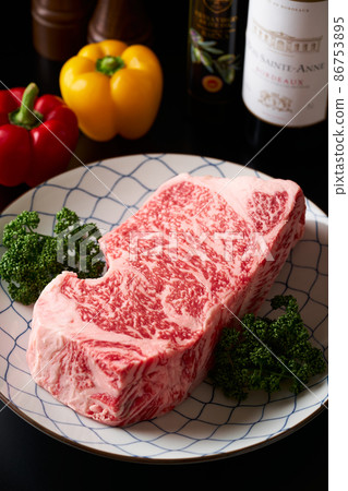 國產日本黑牛沙朗牛排塊 1kg 86753895