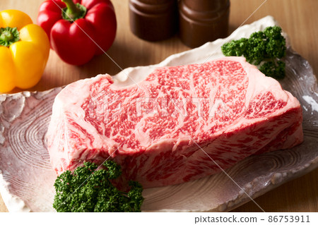 Domestic Japanese black beef sirloin steak block 1kg Domestic Japanese black beef sirloin steak block 1kg 86753911