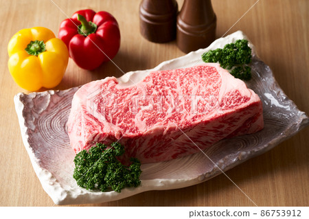 Domestic Japanese black beef sirloin steak block 1kg Domestic Japanese black beef sirloin steak block 1kg 86753912
