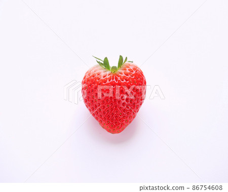 Heart-shaped strawberry from Tochigi prefecture, new variety Tochiaika Heart-shaped strawberry from Tochigi prefecture, new variety Tochiaika 86754608