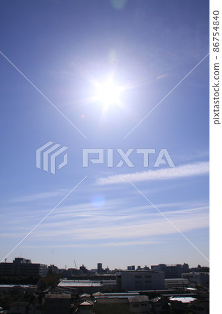 藍天陽光和城市景觀 地點:大和市(神奈川縣) 藍天陽光和城市景觀 地點:大和市(神奈川縣) 86754840