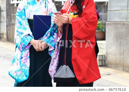 Graduation ceremony in hakama 86757618