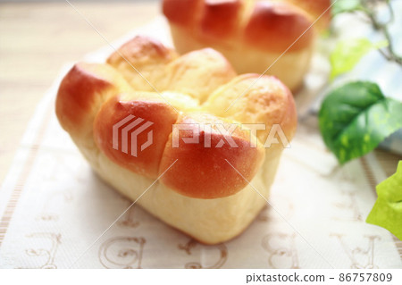 Freshly baked bread Freshly baked bread 86757809