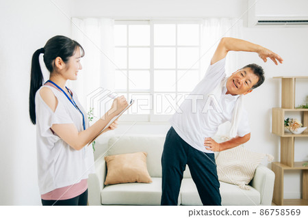Elderly men and women measuring physical fitness (radio calisthenics) 86758569