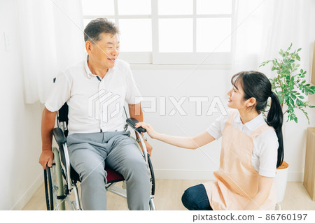 Caregiver and elderly man 86760197