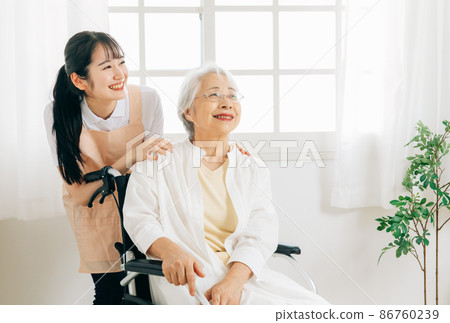 照顧者和老年婦女 照顧者和老年婦女 86760239