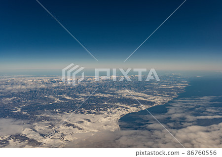Winter aerial view: The sky at Cape Erimo, Hokkaido and the Hidaka Mountains 86760556