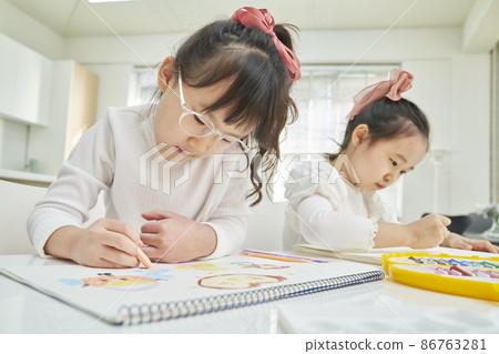 Children, friends, siblings, family, art, class, lesson, tutoring, elementary school, school, home, studio, Korean Children, friends, siblings, family, art, class, lesson, tutoring, elementary school, school, home, studio, Korean 86763281