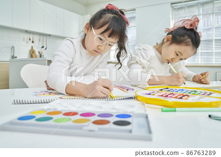 Children, friends, siblings, family, art, class, lesson, tutoring, elementary school, school, home, studio, Korean 86763289