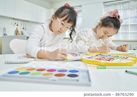 Children, friends, siblings, family, art, class, lesson, tutoring, elementary school, school, home, studio, Korean 86763290