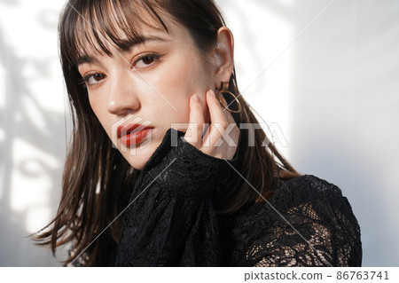 Dressed up women 86763741