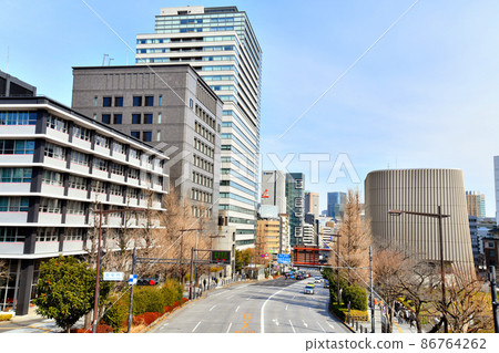 Looking toward Kudanshita Station from the vicinity of Kudanzaka / Tayasumon (Chiyoda-ku, Tokyo) [2022.2] 86764262
