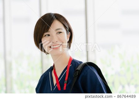 Healthcare worker woman 86764489
