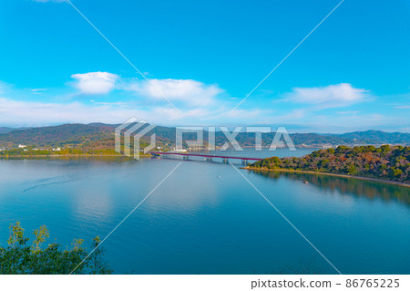 立山寺濱名湖和濱名湖大橋的景色 立山寺濱名湖和濱名湖大橋的景色 86765225