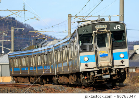 JR Shikoku Series 121 Rapid "Sunport" 86765347