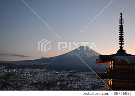 Mt. Fuji from Arakurayama Sengen Park in the evening Mt. Fuji from Arakurayama Sengen Park in the evening 86766922