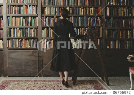 Woman in the library 86766972