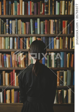 Woman in the library 86766977