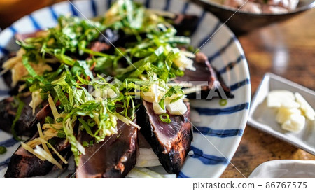 Authentic straw-grilled bonito seared, pork and turnip simmered dinner Authentic straw-grilled bonito seared, pork and turnip simmered dinner 86767575