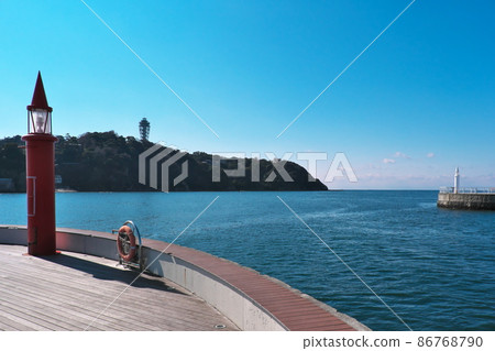Katase Fishing Port Red Lighthouse, White Lighthouse and Enoshima Sea Candle 86768790