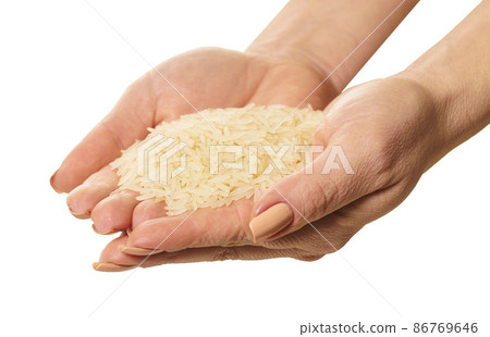 raw rice in hands 86769646