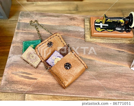 Miniature model / leather bag 86771051