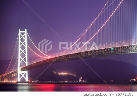 Illumination of Akashi Kaikyo Bridge in Hyogo Prefecture 86771195