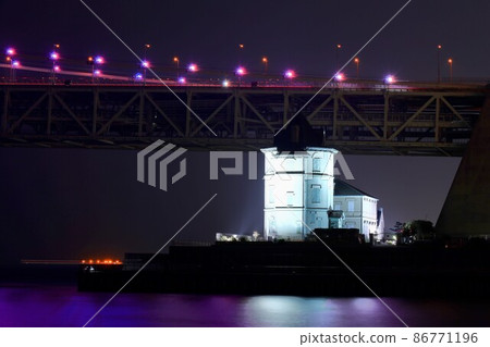 The white illuminated building of Akashi Kaikyo Bridge 86771196