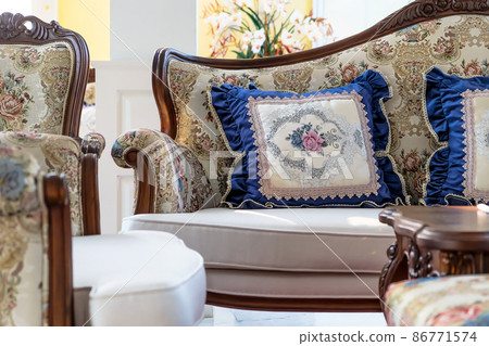 classic style interior decor 86771574