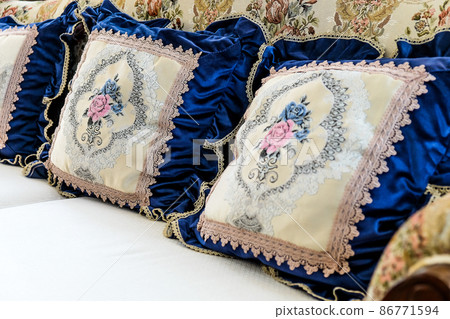 classic style interior decor 86771594