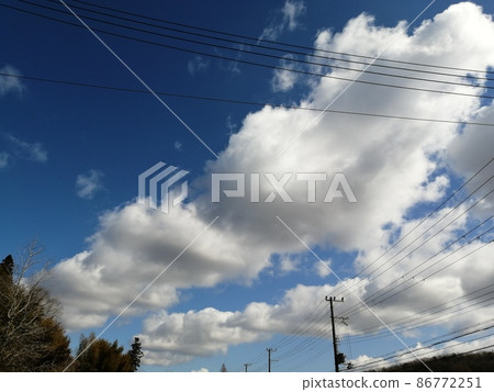 Pair of dragon clouds 86772251