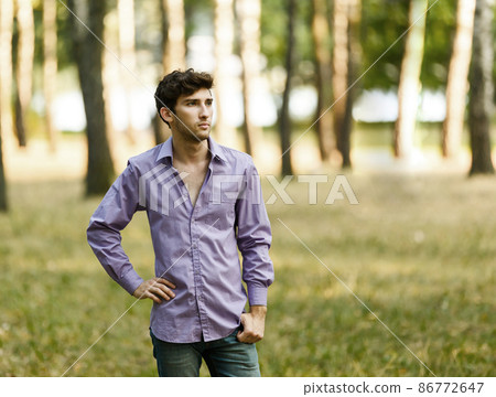 portrait of a student in the Park a Sunny day. 86772647